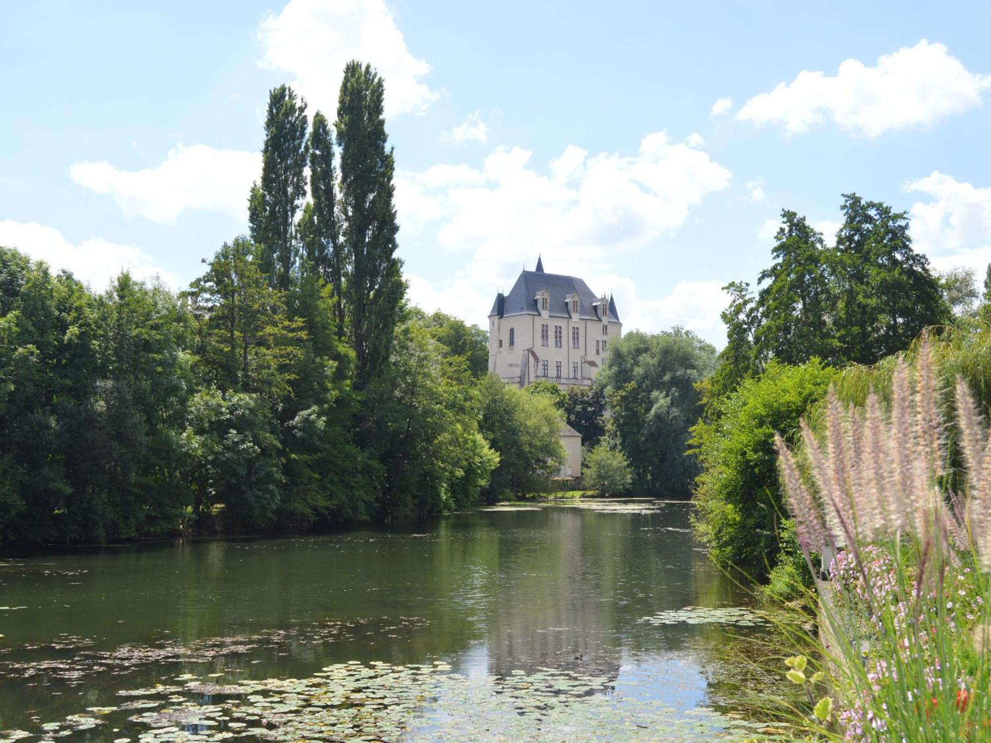 Chambre Spacieuse Pour 4 Pers. Avec Sdb Privee Et Pdj Inclus A Chateauroux - Fr-1-591-388 Bed & Breakfast Exterior photo